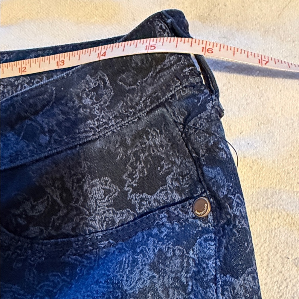 Bandolino Lisbeth Curvy Skinny Crop Jeans Blue Paisley Floral Acid Wash Size 6 - Picture 11 of 14